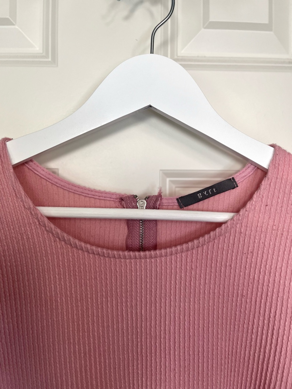 Gyft Ribbed Ruffle-Sleeve Blouse - Picture 3 of 4